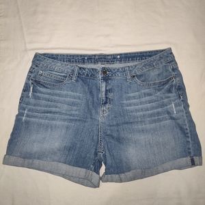 Jennifer Lopez Boyfriend Jean Shorts 16